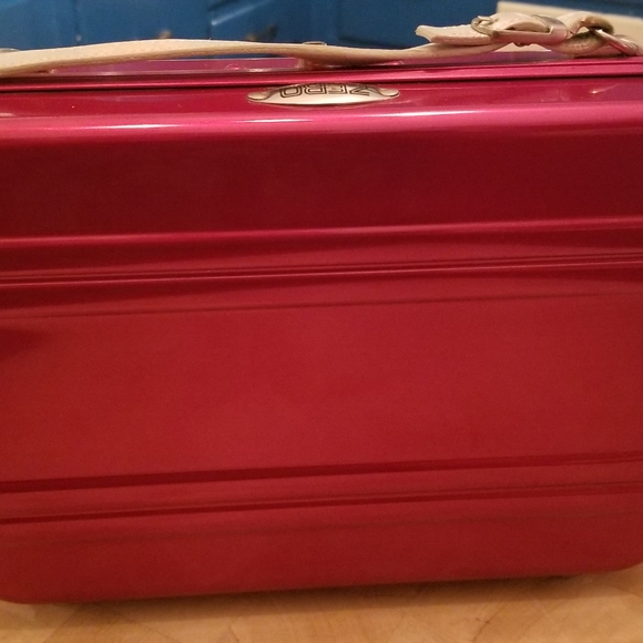 RARE Zero Halliburton Purse in Merlot - Picture 1 of 6